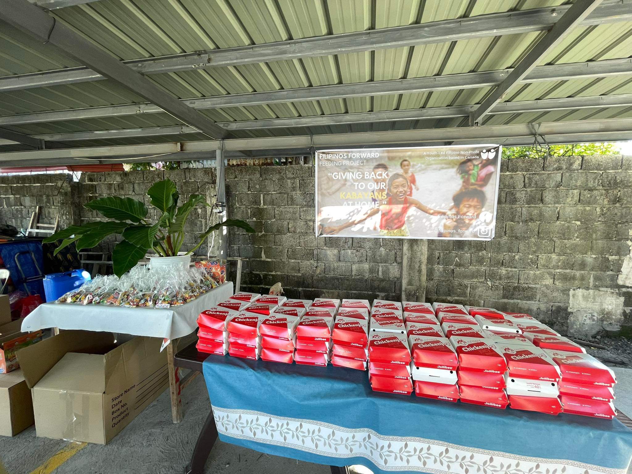 Volunteers together at the 2023 Christmas Feeding Project in La Union